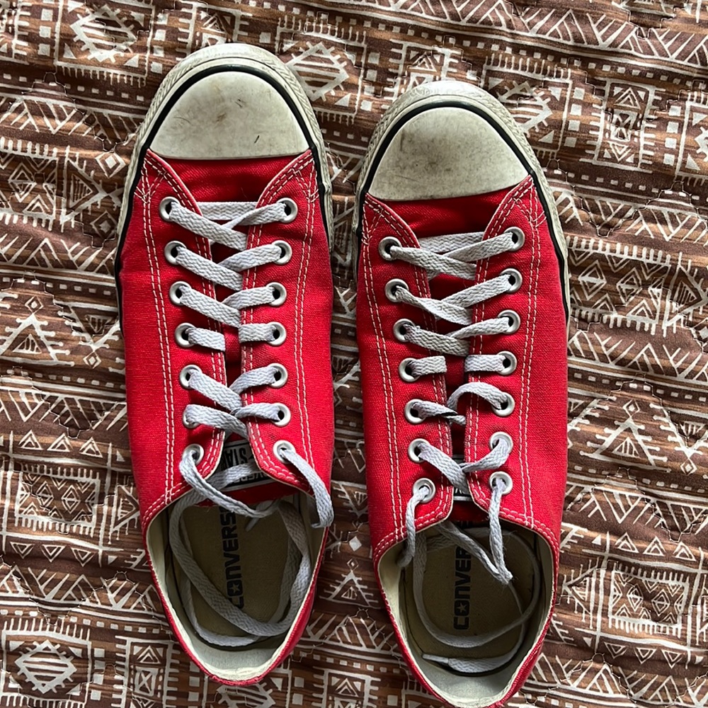 Men’s Converse low tops